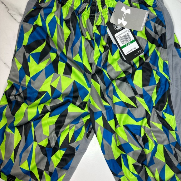 Under Armor Boys Shorts Large NWT - Picture 3 of 4